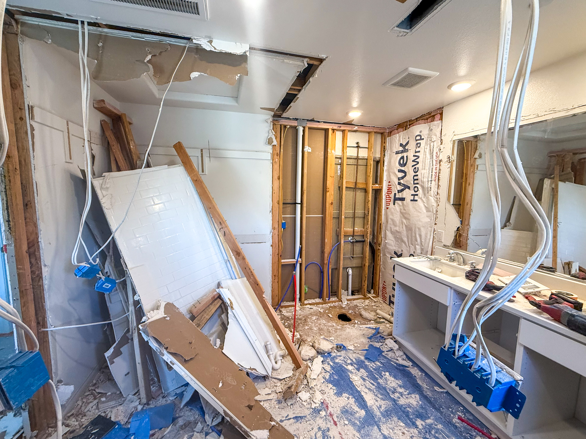 Cramped fiberglass master bathroom before remodel
